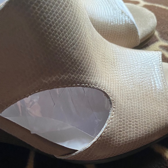 AEROSOLES Leather Honey Blossom Bone Snake Print Wedges - Picture 15 of 15